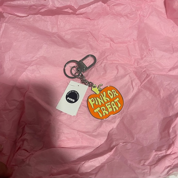 PINK halloween keychain - Picture 1 of 2